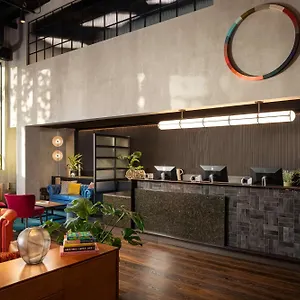 Hotel The Gantry London, Curio Collection By Hilton, Londen